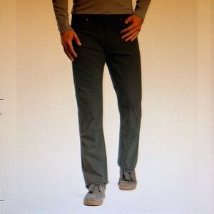 Mens 36/27 Kuhl pants in excellent condition.